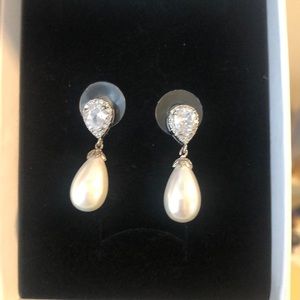 NEVER WORN - Earrings